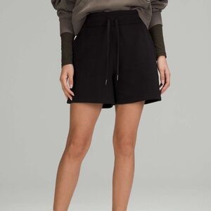 Lululemon Scuba High-Rise Short 5" Black size 8